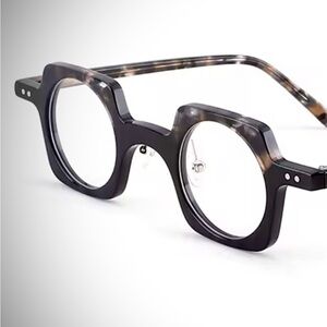 Round Black and Tortoise Glasses